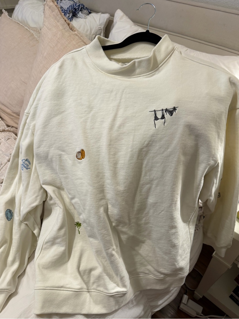 Eleven Eleven set

summer Cream Embroidered Pullover Sweatshirt